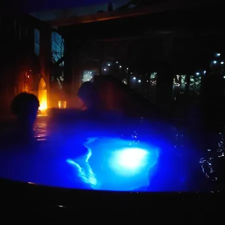 Hidden Hearts & Hottub * Roscrea