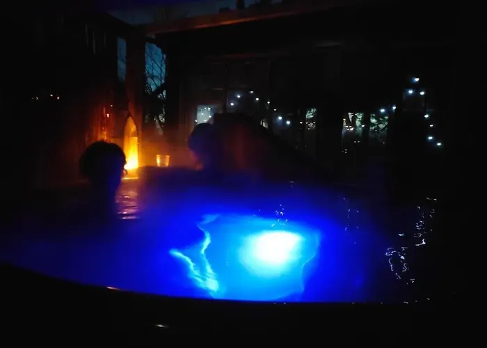 Hidden Hearts & Hottub * Roscrea