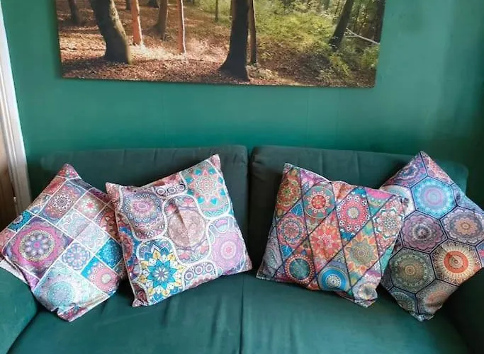 Апартаменты Hidden Hearts & Hottub *