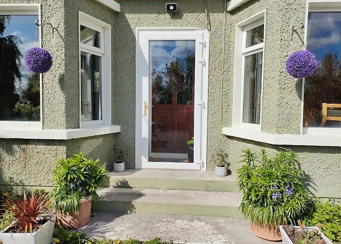 Апартаменты Hidden Hearts & Hottub